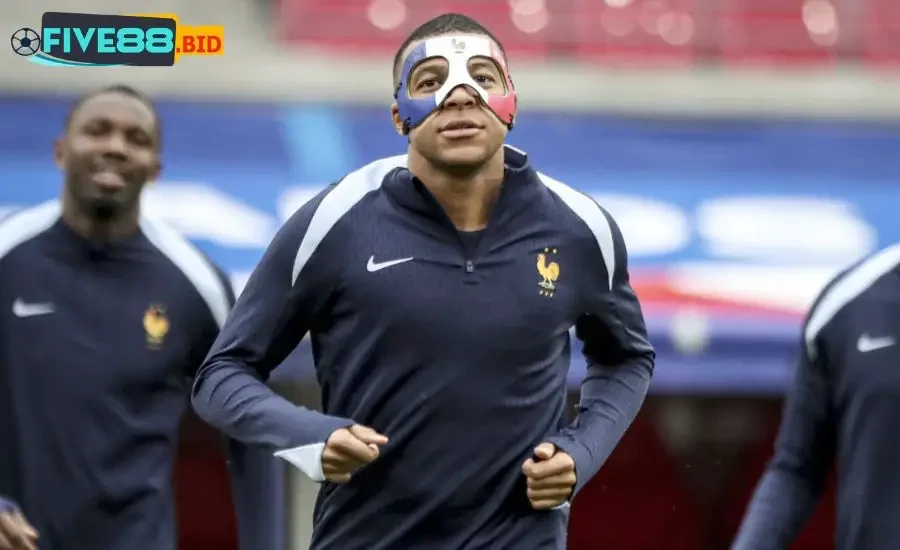 Mbappe vắng mặt và bàn thắng tranh cãi